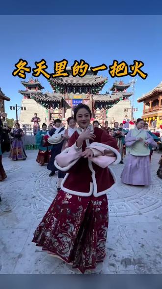 张家口万全右卫城精彩表演免费看,#人山人海太热闹了 #相约古城夜景 #民族特色民族文化