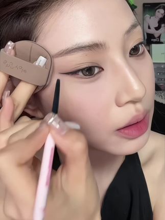 自带刀锋刷的胶笔能有多好用手残党也能画出完美眼线的秘密就是它#眼线胶笔 #好物分享#防水防汗不晕染 #自用好物推荐 #平价好物