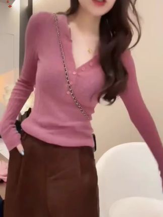 #秋冬大衣内搭怎么选 #早秋姐感气质穿搭 #百搭上衣太好看了人手必备一件 #精致优雅 #内搭外穿都好看@DOU+小助手 @抖音Dou+上热门