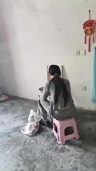 熊非熊偷看手机动态壁纸娶图教程来了!抖音放大镜🔍搜【神图定制】进入,输入口令“4510”🉐动态高清图 #设置教程 #教程来了 #熊非熊偷看手机动态壁纸 #动态壁纸 #手机锁屏 学会了快去试试吧 送你一张动态壁纸 这也太好玩了 有意思的锁屏壁纸