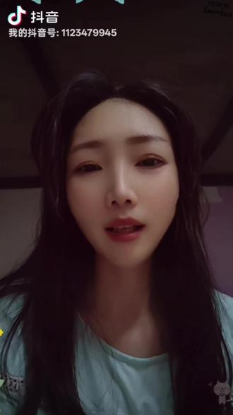 1. 打开抖音,点右下角 我
2. 点右上角 三条横线(≡)
3. 进入 抖音创作者服务中心
4. 点 全部,往上滑,找到 玩法达人中心
5. 点进去,立即加入/解锁
6. 完成新人任务,审核通过就能做任务拿收益啦
💡 找不到入口时备用方法(也可复制)
- 抖音首页点 放大镜🔍
- 搜索:玩法达人中心
- 看到红色入口,直接点进去参加
💰 小提示(一起写上更完整)
- 0粉丝也能开,不用露脸
- 做任务、跟拍、发视频就有收益
- 发作品记得带话题:#玩法达人中心