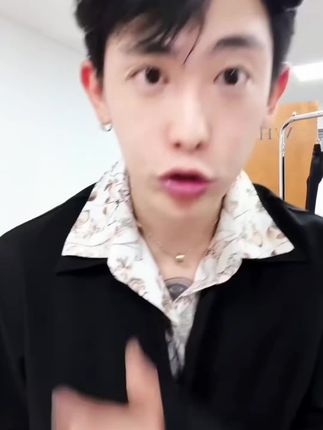 "亚麻花领"翻领假两件休闲短袖衬衫上衣百搭夏季男#服装店日常 #穿搭 #潮牌 #短袖 #服装人@DOU+小助手