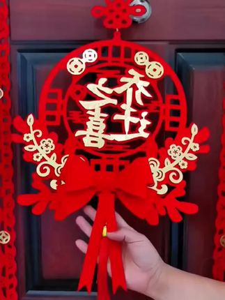 搬新家想图个大吉大利,乔迁对联可得提前准备,这对联不仅好看,还带着美好的寓意,预示着以后的生活红火美满。它是新中式的设计,特别适合贴在家里,而且还是原创设计的,质量超棒!采用的是加厚的无纺布材质,结实又耐用,喜欢的朋友别犹豫了,赶紧入手吧!#家居好物推荐 #美观实用