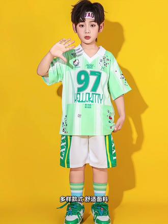 六一儿童节到啦🎉,快给孩子们备上超赞的演出服👚👕!无论是小学生运动会开幕式,孩子们穿上活力四射的班服,迈着整齐步伐超吸睛👏;还是幼儿园舞蹈表演,萌萌的服装搭配可爱舞姿,萌化众人🥰;亦或是啦啦队表演,动感十足的服装让气氛瞬间点燃🔥。多样款式,舒适面料,让孩子们尽情释放快乐,留下美好童年回忆🌈!##小学生运动会开幕式 #六一儿童节 #儿童演出服 #幼儿园舞蹈 #小学生班服 @💞我是梓萱呀💖 @美晨麻麻 @糖糖&果果 @糯米团团🍡 @武芳芳 @快乐开心每一天! @林雪很呆口 @lax3366