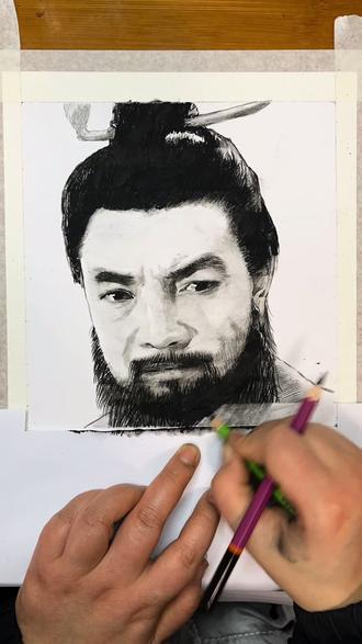 来来来!给大家表演画个曹操~ 画不出来了怎么办?那就硬画!#手绘 #美术生 #画画 #三国演义 #曹操