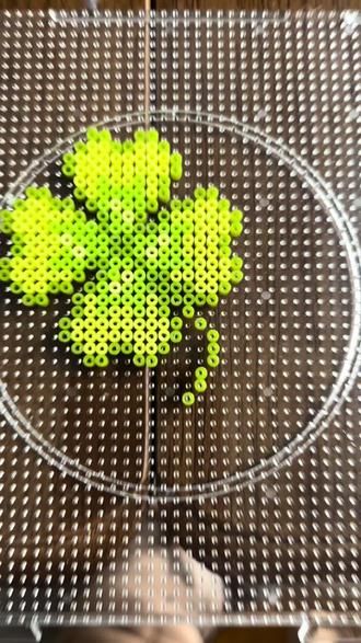 #拼豆图纸 #十字绣爱好者 拼了一个四叶草,下一期继续烫加了一些贴纸,喜欢的话点个赞吧