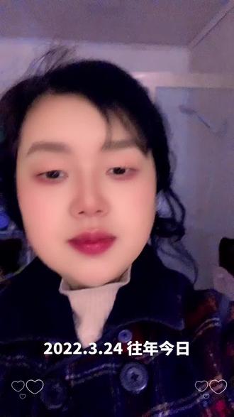 被人民日报这段话暖到了: 不管你有多么喜欢一个人,都不要纠结他能陪你多久,或者能不能走到最后。 因为我们来这个世界上,朋友也好,爱人也罢,都是上天赐给我们最好的礼物,拥有过就好。 其实有些人的出现,真的只是为了陪你走过一段短暂又美好的时光,即使哪一天形同陌路,你也要知道,有些散场,真的不必说再见,尽力爱过就好。 遇见是因为有些债要还,离开时因为还清了,前世不欠今生不见,我大大方方为自己的心动买单,我就要我的人生热烈真诚且坦荡。 那些发生过的美好的故事,那么辉煌,那么耀眼。即使最后故事没有后续,也不要觉得遗憾。 因为曾经遇到过的刻骨铭心的人,发生过的熠熠生辉的事,终会在你觉得难熬的时候,兀自闪耀,照亮你前行的路。 不是每个问题都有答案,不是每件事都能如愿。所以没关系,只是不顺路了而已,以后我们都会光芒万丈。 如果注定要分别,那相遇的意义是什么? 相遇的意义是,被你改变的那部分的我,代替你永远陪在我身边。 总有一场相遇,是相互欣赏,共同成长,是隔着茫茫人海,带着温暖奔赴而来,相遇不一定有结局,但一定有意义。