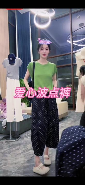 #小小101推荐 大腿粗的、腿不直的、梨形身材的姐妹,夏天衣柜里怎么能少了,这条爱心波点弯刀裤呢#百搭波点裤 #夏日穿搭 #夏季服装搭配 #波点休闲裤