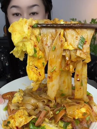 #烤冷面 #街边小吃 #美食分享 #无限回购的宝藏单品 #烤冷面