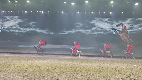 铁骑踏云烟,红旗卷西风。壮志凌霄汉,共赴此良辰!🐎🔥 看骏马驰骋如龙,似李白笔下“银鞍照白马,飒沓如流星”;听蹄声铿锵,恍若辛弃疾“马作的卢飞快,弓如霹雳弦惊”。今朝良辰,愿你我皆怀千里之志,驭风而行,不负韶光!🌟✨🚀 #策马奔腾吧