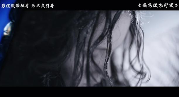 来看看在万米高空坠落 该如何自救呢?#热气球飞行家 #经典影视 #电影美学#镜头分析#拉片