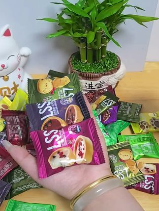 好吃又好看的小饼干,现在来活动了,看看这么一大箱子是什么价格有喜欢吃的宝子们可以囤起来喽。