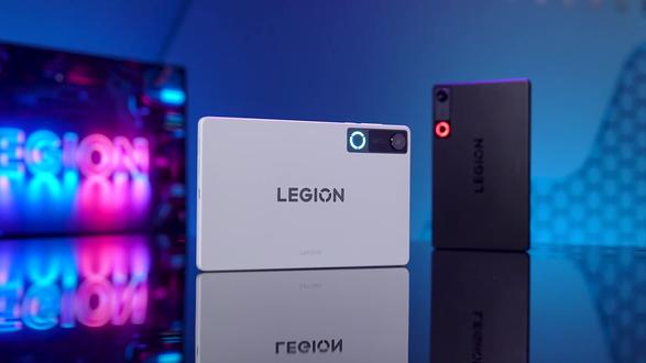 联想拯救者Y700五代,在26年3月18日正式发布:✨新机主要是升级成第五代骁龙8至尊版、强化散热、电池涨到9000mAh,依然有8.8英寸165Hz的3K华星LCD屏幕、双扬声器+双X轴马达+双USB-C口、支持TF卡拓展。