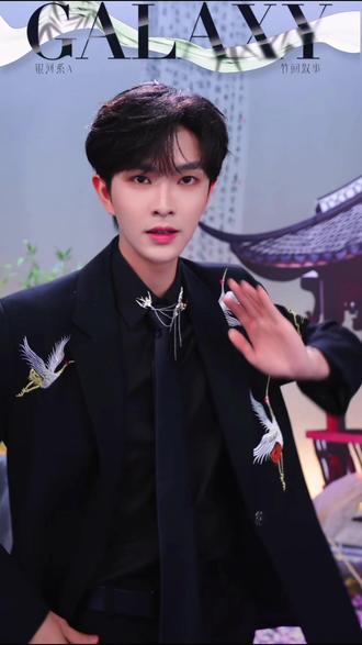 这一幕好感动,天菜最棒😭😭😭@A-夏天天🪽 #龙浩天男团银河系A #氧气校草夏天天 #PGY银河系 #银河系A夏天天 #185帅哥