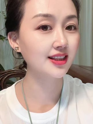 “爱你的人不一定等你,但等你的人一定很爱你!”