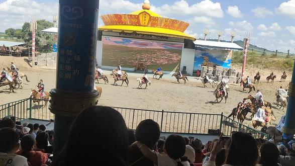 大家都在搜关于内蒙的瓜,我特意翻出相册里的来找答案😜!确实都算精神小伙😂