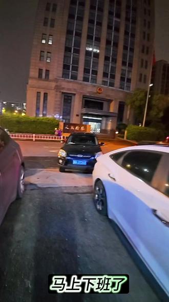 #奔驰ML 350, 故障现象为客户报修打方向重
🚘🚘🚘🚘🚘🚘
但仪表没有报任何故障报警以及故障灯
我们通过拿出祖传修车神器读取故障代码为Y10电磁阀电气故障查询,原厂维修收车得知电磁阀为两根线,我们通过测量电磁阀插头没有电压,怀疑电脑板经过维修,电脑板装车搞定。#奔驰故障案例 #奔驰方向盘