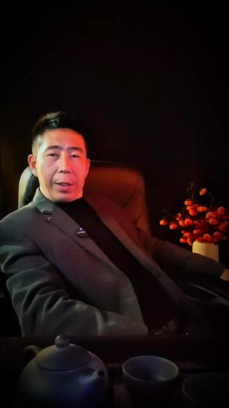 什么是爱,克制不住的才是爱,爱就是不理智的,如果一个人时刻对你保持清醒、理智,那都不是爱。爱是不清醒的,爱是克制不住的,真正的爱,就是会胡思乱想,就会有占有欲,会惦记,会心疼,会舍不得,会想见面。#什么是爱 #爱的最高境界是心疼 #有人要来爱你了 #创作者中心 #创作灵感 @DOU+小助手