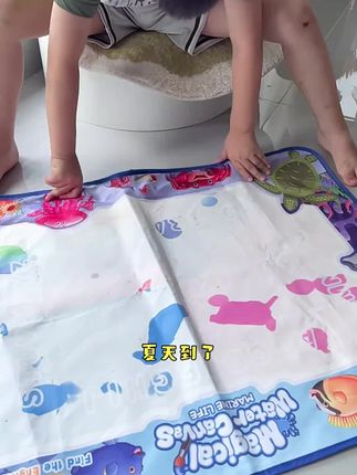 佳奇星超大清水画毯 魔法水绘布 可重复涂鸦 收纳便携免清洗  清水作画即画即干 3米大画面 卷起即收纳 培养创意环保神器  #清水画毯 #涂鸦玩具 #可重复使用 #儿童画布 #免清洗