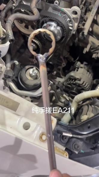 #正时皮带 #汽车发动机异响故障 #发动机异响与维修#ea211更换正时皮带 不是380的专用工具 我不舍得 是因为全手搓更有性价比