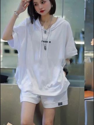 香朵儿时尚韩版显瘦两件套休闲套装女2025夏季新款连帽短袖短裤 #谁穿谁漂亮 #这也太好看了 #休闲套装 #时尚套装 #夏季新款套装