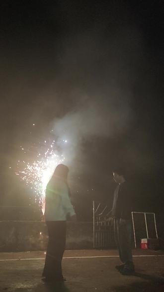 一圈又一圈 岁岁又年年#烟花视频 #情侣视频