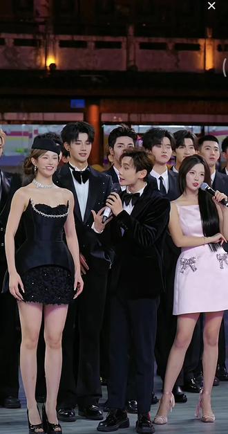 瑶瑶首次舞台转身 龙浩天瑶瑶正面cp舞蹈来了 龙队牙齿又要感冒了哈哈哈@瑶瑶小撑腰☀️ @龙浩天🐲 (重庆酉阳酉州古城直播) #龙浩天瑶瑶 #龙浩天大舞台 #舞台互动瞬间 #情侣舞蹈