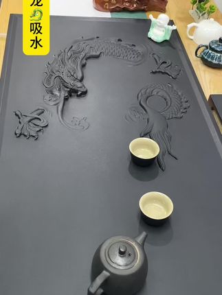 卧久者行必远,伏久者飞必高。虎伏平阳听风啸,龙卧浅滩等海潮。如若东山能在起,大鹏展翅上九霄。纯天然乌金石雕刻石茶盘龙吸水。#石茶盘 #原创 #茶生活 #高端茶器 #召唤茶友