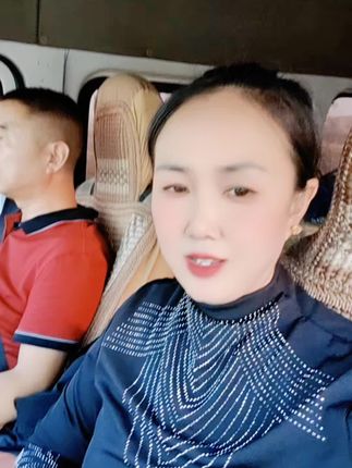 又在这大沙漠中,荒无人烟景色不错#穿越无人区 #沙漠公路 #不一样的风景