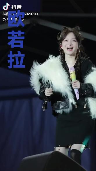 张韶涵兴化商演现场来了!听过《欧若拉》的都多大了#张韶涵现场全开麦
