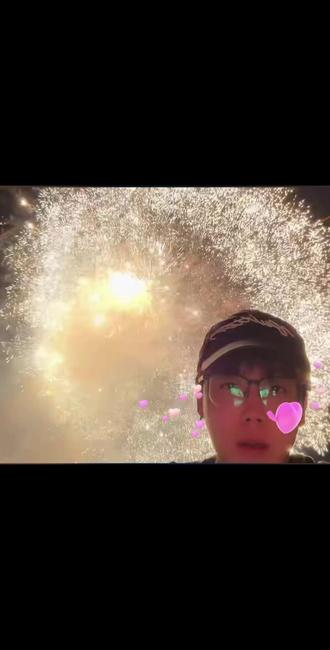 你问我什么是一辈子我说看英雄联盟陈泽直播是一辈子#陈泽 @陈泽- 新年快乐