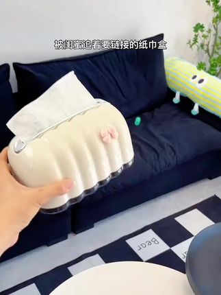 这个奶油风的纸巾盒真的美绝了,内置弹簧真的也特别好用。#桌面纸巾盒#纸巾盒#美观实用