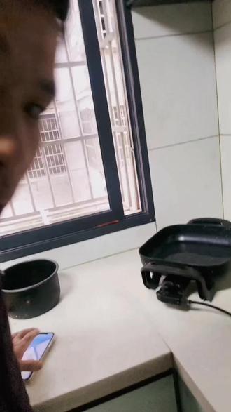 动手修好电炒锅,问问豆包,家电维修成功,烧水翻滚。
#电炒锅维修 #家电修复 #生活小技能 #动手小达人