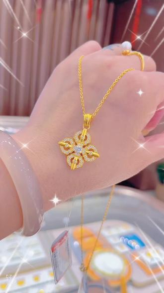 十字金刚杵不仅是修行人的重要法器,也是智慧与力量的象征