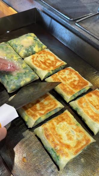 一勺一铲,巧手烹出人间烟火气#舌尖魔法 🌟#美食制作 #水晶饼 #厨留香私房菜 #土菜必吃榜