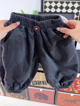 秋季新款纯棉休闲裤小男孩穿起来超舒服,面料手感柔软舒适,版型宽松不紧绷。家里有儿子的妈妈闭眼入#童裤 #新款上新 #强烈推荐 #男童穿搭 #面料柔软舒适
