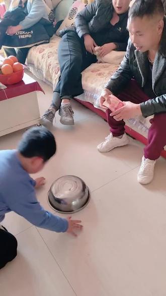 外孙给老爷磕头#家乡习俗 #民间实拍 #人多就是热闹