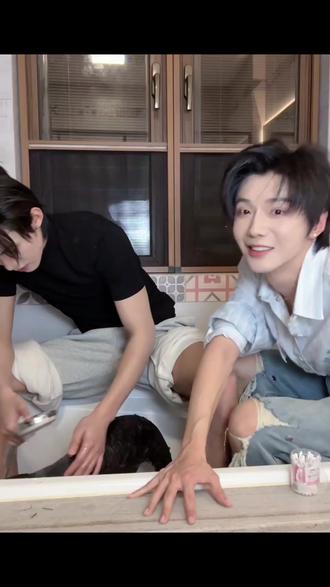 对呀,普普为什么只洗一只狗呀,两只一起安排上呀,想看👀👀#云旗 #郝熠然 #云熠星河