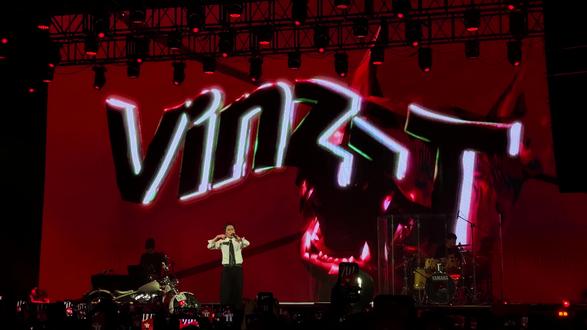 全球首听《Different》 Vt&Gali,2025年最后一场,爽嗨,元旦快乐。
#现场live #gali #vinzT #VinzTSayMyName巡演 @寸村CUNCUN