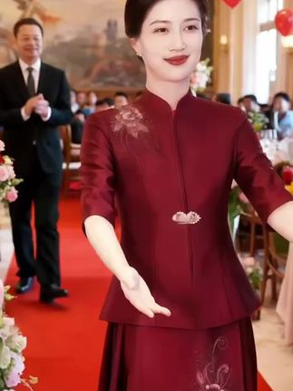 高端新娘喜婆婆婚宴装旗袍礼服2025新款年轻结婚妈妈婚礼高贵洋气 #气质穿搭#喜庆穿搭 #喜婆婆喜妈妈婚宴礼服 #穿出自己的风格 #优雅气质