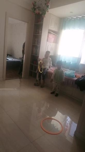 作业写罢,做游戏,今天立春了煮了个熟鸡蛋剥了皮,将孙子身上从上滚到下,寓意财源滚滚来,身体病毒快滚蛋,孙子快乐保平安。将滚完的鸡蛋拿出去仍在十字路口。又用一次性针给自己大敦穴位刺破放了血。可惜我气血不足挤了一丢丢血。祝亲朋好友立春快乐幸福😁