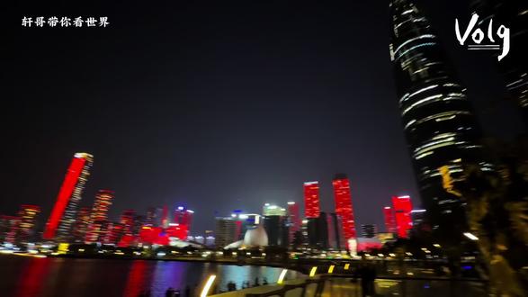 深圳vlog2—莲花山公园,在山顶能俯瞰福田CBD,甚至还有楼与楼组成的灯光秀哟~#旅行推荐官 #旅行vlog #深圳#莲花山公园#灯光秀