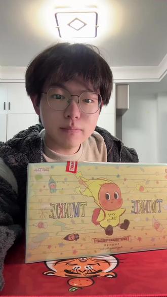 太好了,我们有救了!是熏熏人!
周四门店线上补货抢到的一端#星星人 这次运气不错嘿嘿。天气气象局🈚雷款,闭眼冲了。#日常vlog #泡泡玛特