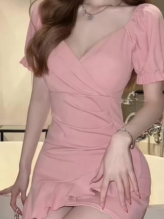 #上热门🔥 网红辣妹性感低胸深V领短袖连衣裙女夏季露背荷叶边紧身包臀短裙#辣妹性感短袖连衣裙#荷叶边紧身包臀裙#夜场技师工作服推荐#显身材显瘦工作服推荐