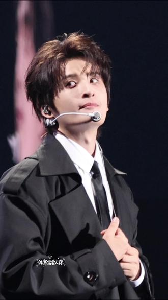 我们明明应援词跟得上!张远介绍新歌的完整talk 20251231张远佛山跨年演唱会Onebyeone全国首秀呢!#张远 #onebyone #张远演唱会 #神级现场 #我的追星日记 @张远Bird @DOU+小助手 @抖音创作小助手