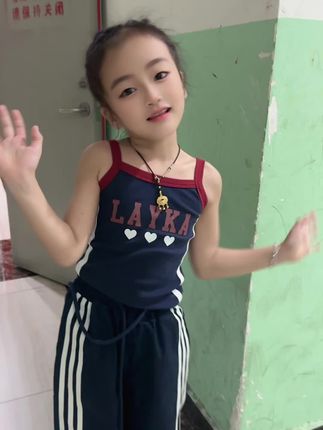 爱你不需要理由#家有萌娃 #女童穿搭 #酷酷穿搭 #穿搭