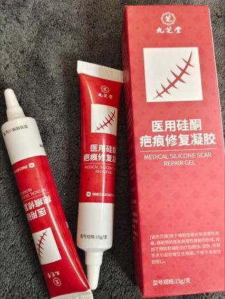 自己或家里人有疤的必看!尤其是家里有孩子,磕碰难免。九芝堂的这个疤痕凝胶医用级的真心不错,大人小孩新旧疤都适用!大品牌靠的就是口碑!#疤痕 #疤痕增生 #疤痕体质 #好东西一起分享 #自用好物推荐