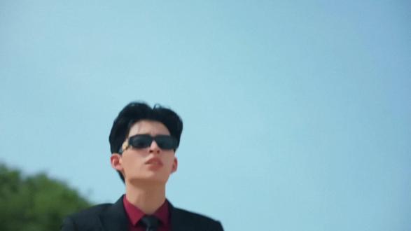 谁家霸总这样跑啊,这一段真是给我笑不行了#pondphuwin #理智一点Thee先生