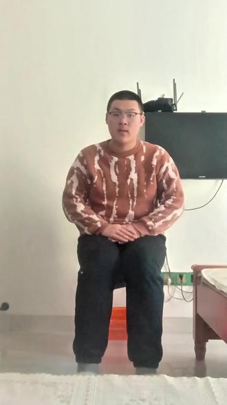 新版八年级下册语文——《唐诗三首》的第二首诗,现实主义诗人——杜甫所写的《茅屋为秋风所破歌》,一起来了解杜甫老年时发生了什么吧!哦对了,还有就是,明天就是除夕了,我提前祝大家除夕快乐!迎接美好祝福!@抖音小助手 @DOU+上热门 @抖音上热门