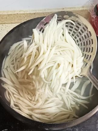 在家就喜欢给家人做#剪刀面 细细长长,劲道爽滑真好吃#山西面食 #面食教学